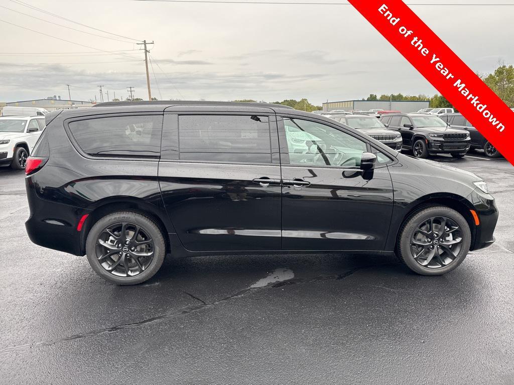 new 2026 Chrysler Pacifica car, priced at $52,295