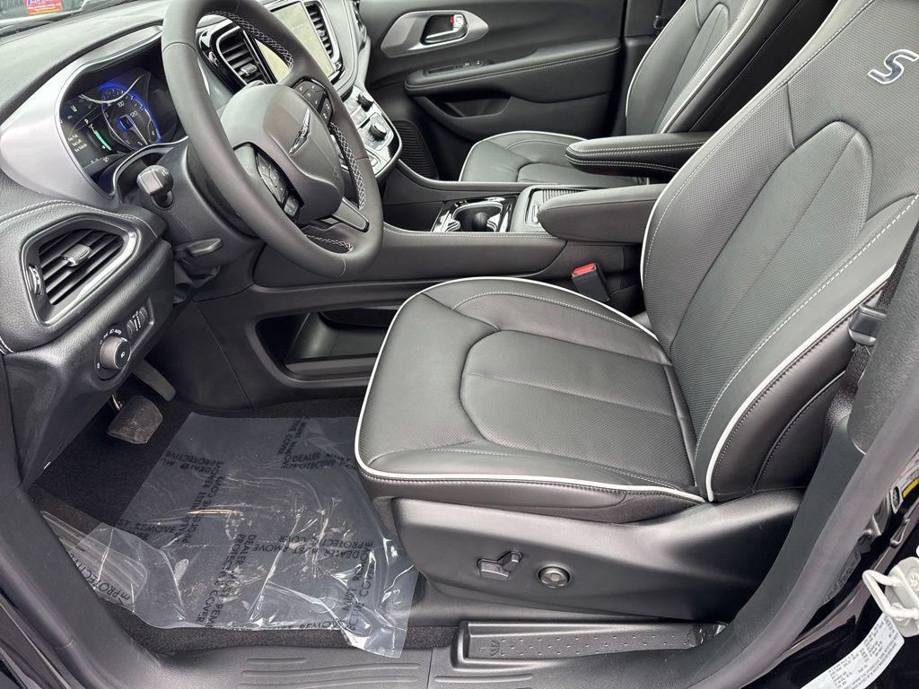 new 2026 Chrysler Pacifica car, priced at $55,030