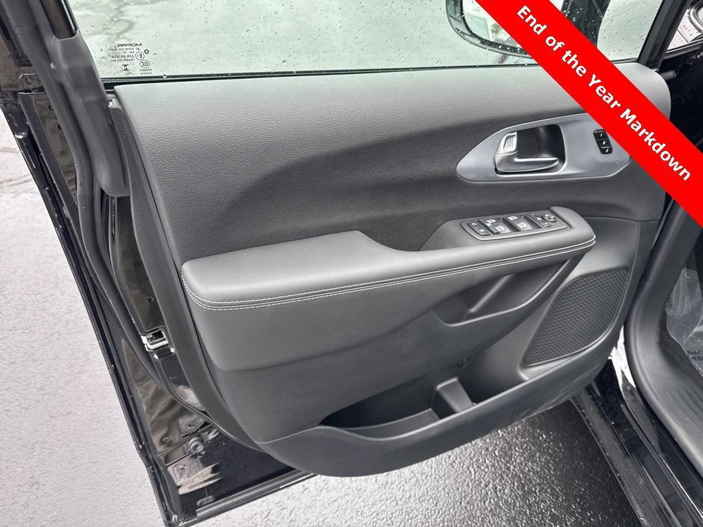 new 2026 Chrysler Pacifica car, priced at $52,295