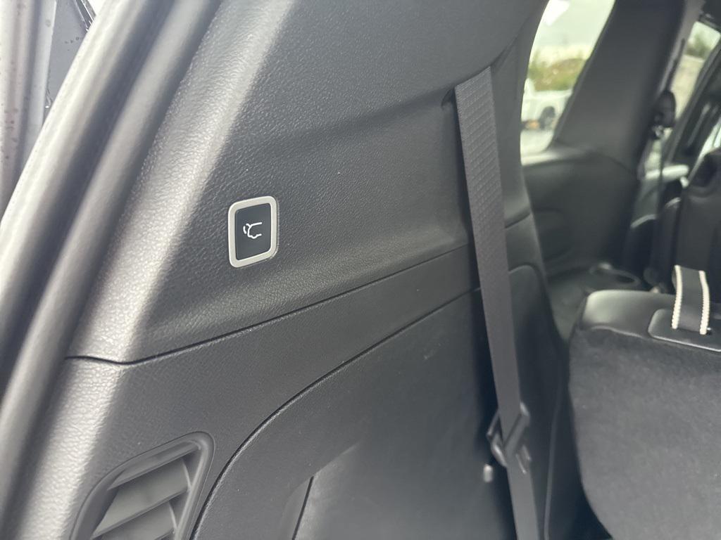 new 2026 Chrysler Pacifica car, priced at $45,075