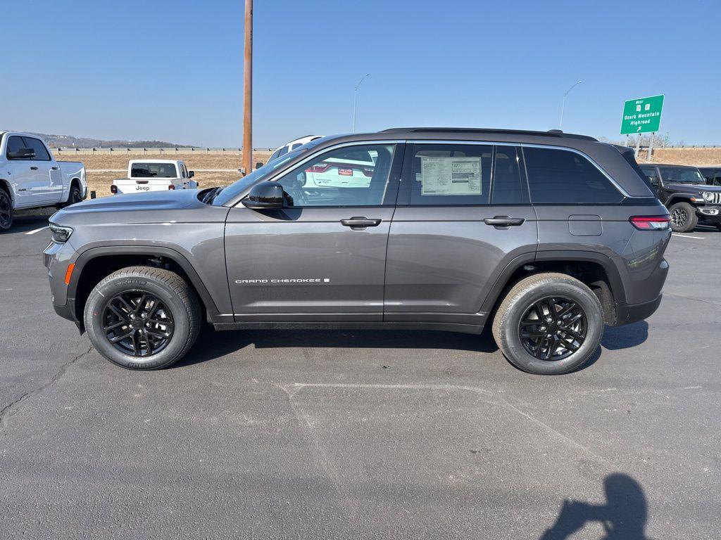 new 2026 Jeep Grand Cherokee car, priced at $43,225