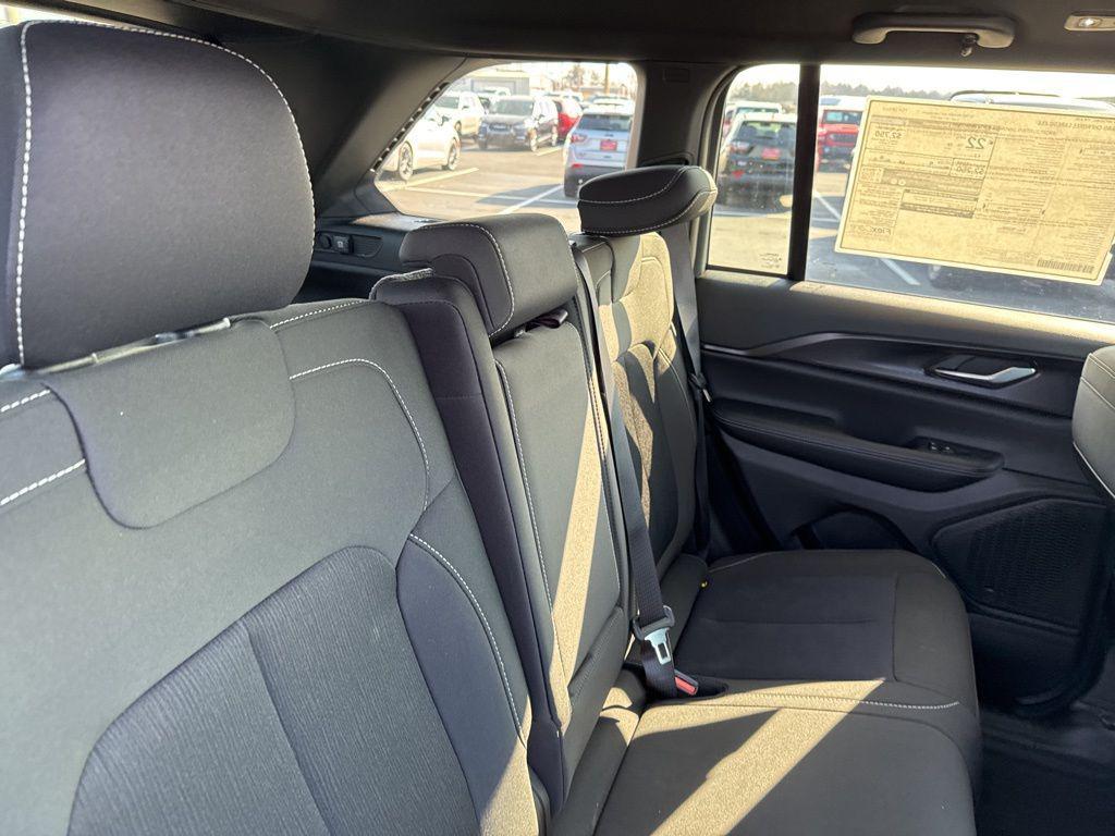 new 2026 Jeep Grand Cherokee car, priced at $43,225