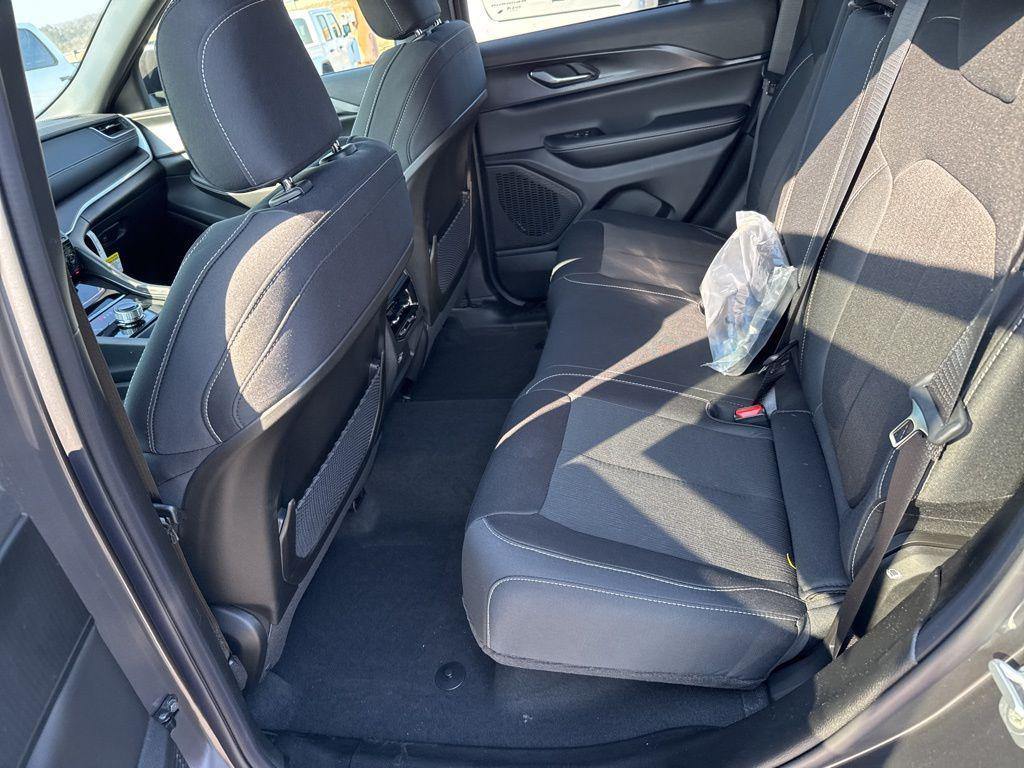 new 2026 Jeep Grand Cherokee car, priced at $43,225