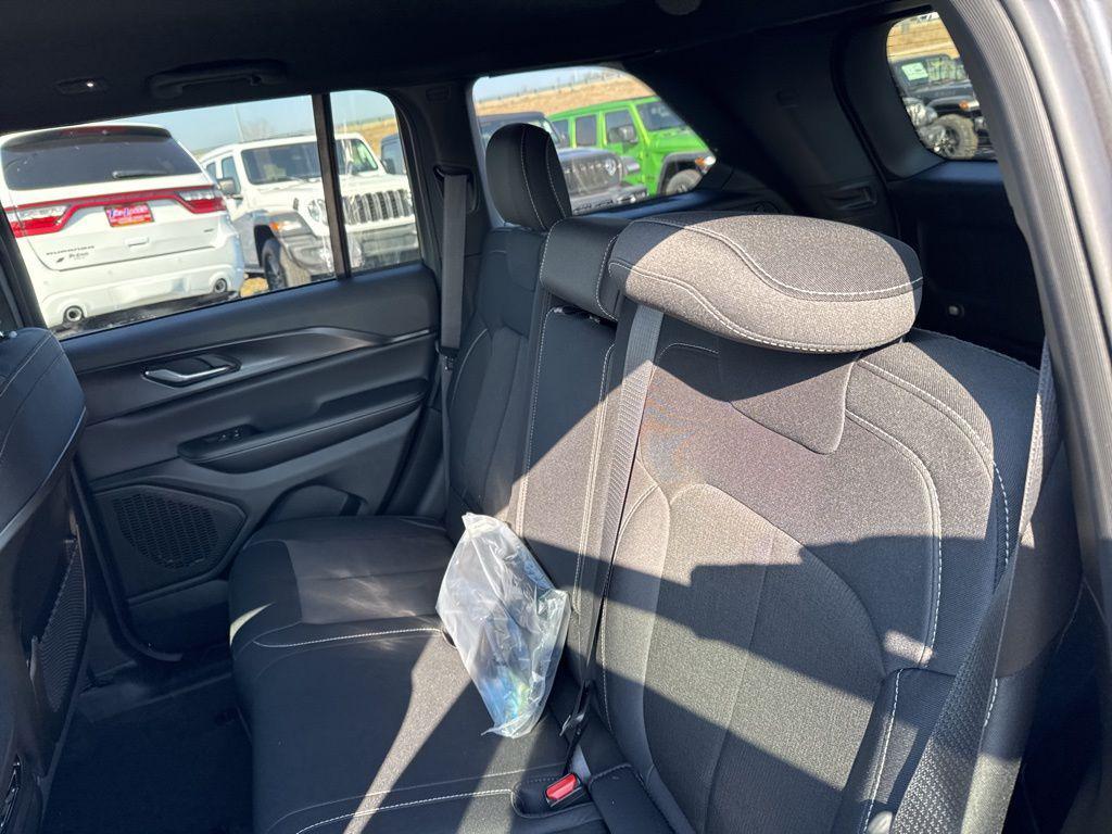 new 2026 Jeep Grand Cherokee car, priced at $43,225