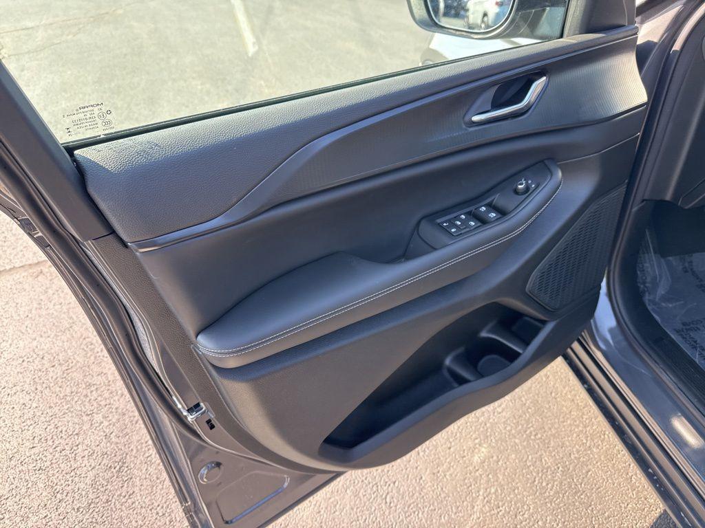 new 2026 Jeep Grand Cherokee car, priced at $43,225