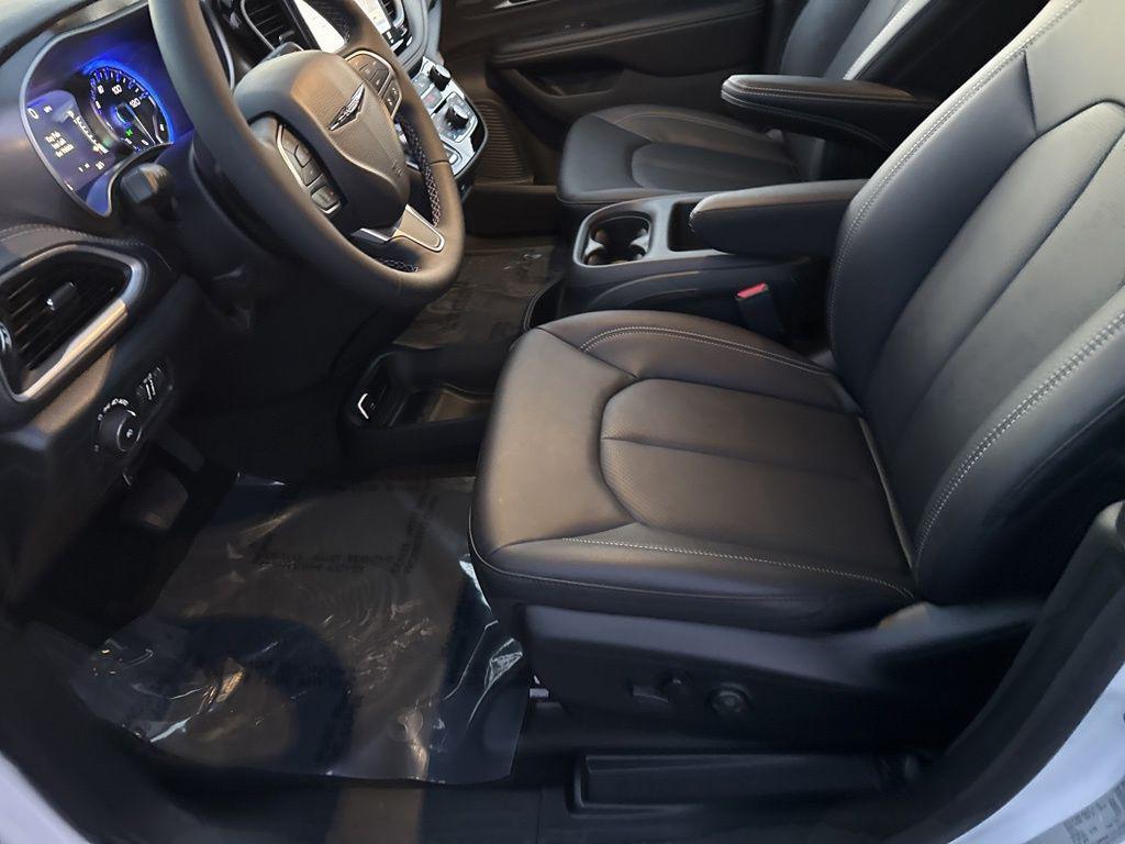 new 2026 Chrysler Pacifica car, priced at $42,965