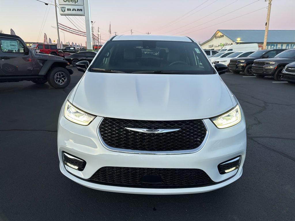 new 2026 Chrysler Pacifica car, priced at $42,965