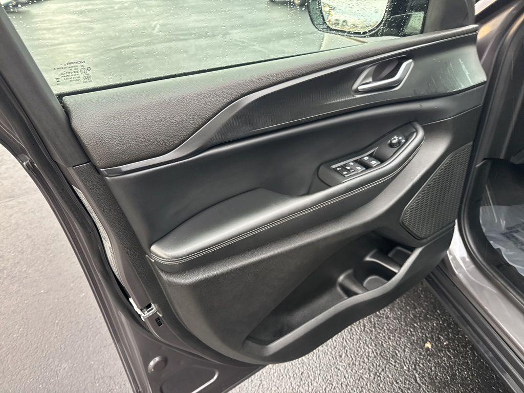 used 2024 Jeep Grand Cherokee L car, priced at $33,178