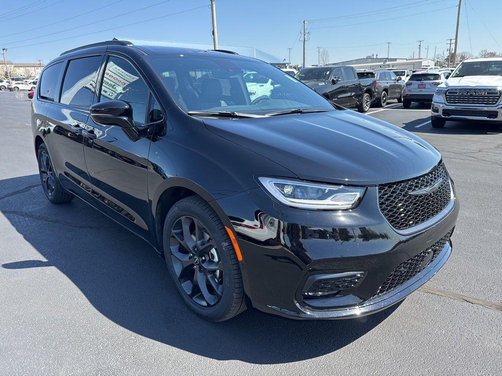 new 2026 Chrysler Pacifica car, priced at $50,405