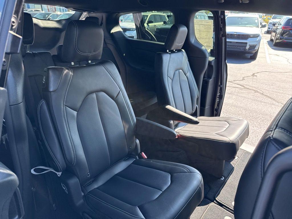 new 2025 Chrysler Pacifica car, priced at $40,934
