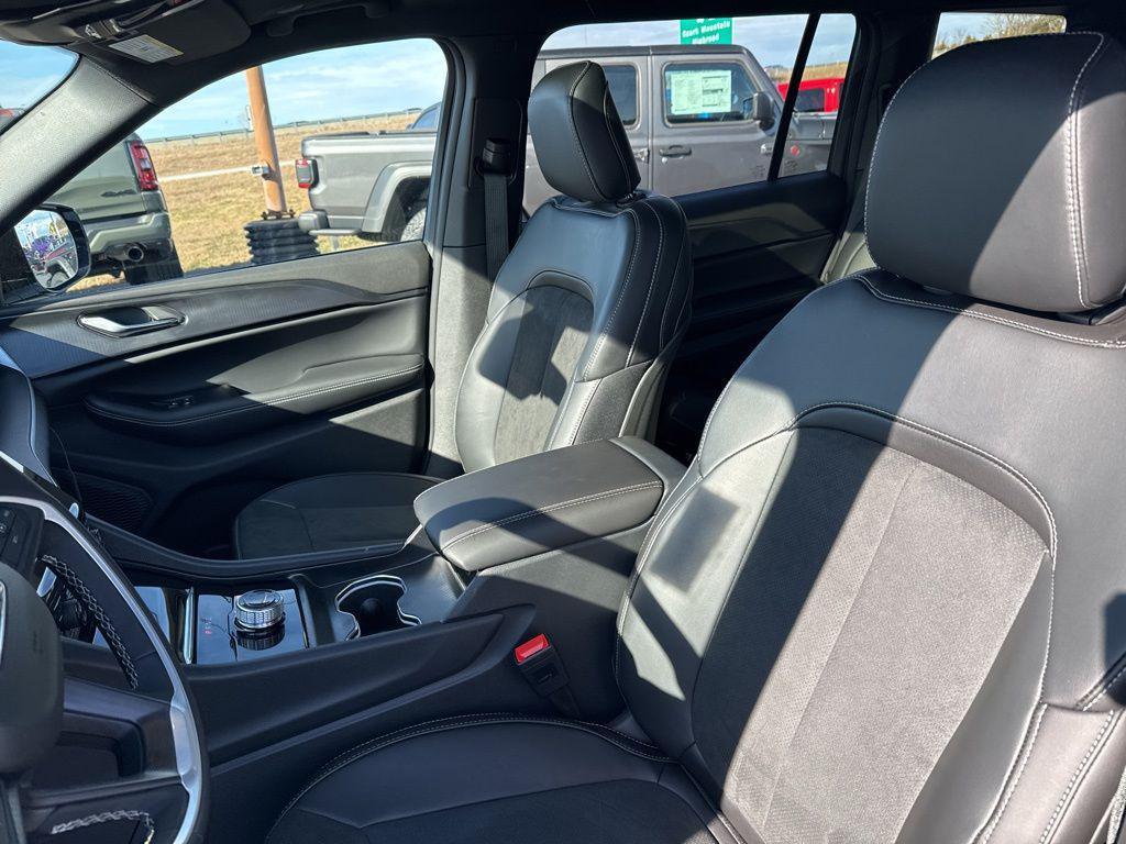 new 2025 Jeep Grand Cherokee L car, priced at $47,719