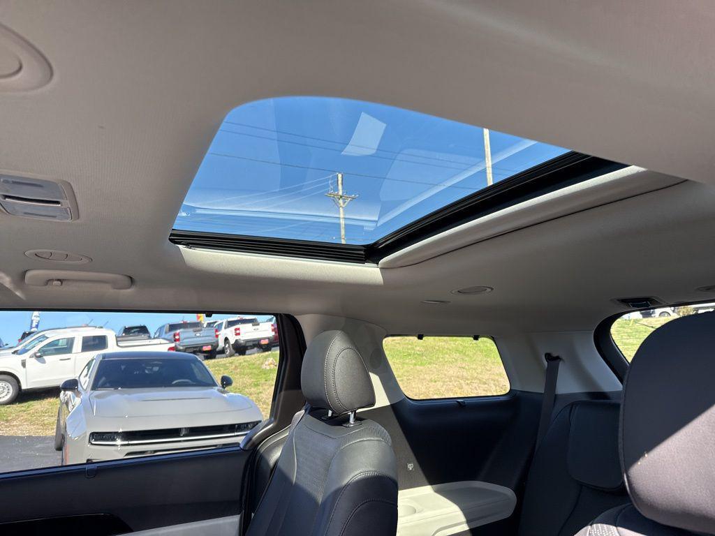 used 2024 Kia Carnival car, priced at $38,986