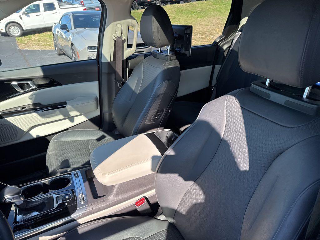 used 2024 Kia Carnival car, priced at $38,986