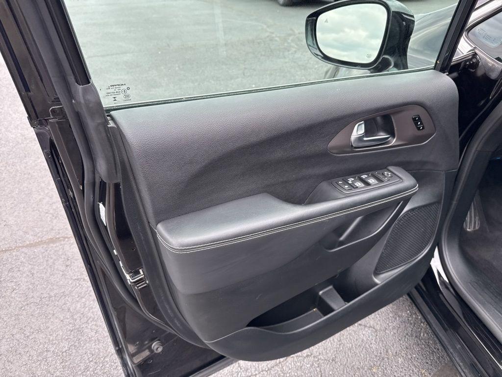 used 2025 Chrysler Pacifica car, priced at $29,494
