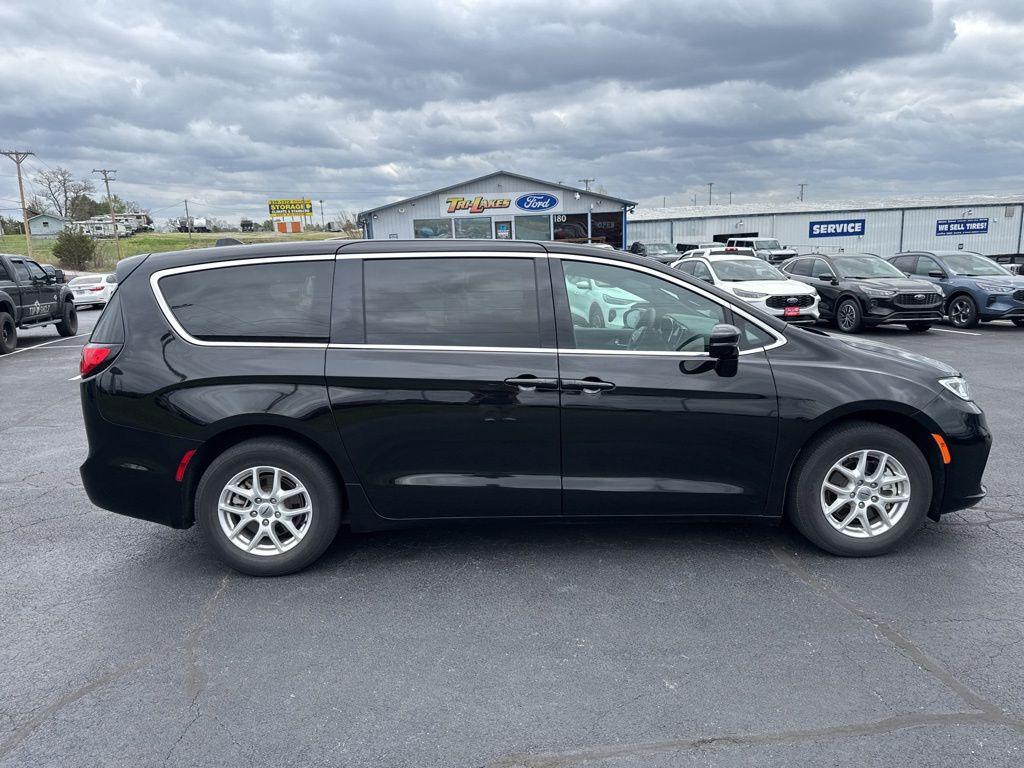 used 2025 Chrysler Pacifica car, priced at $29,494