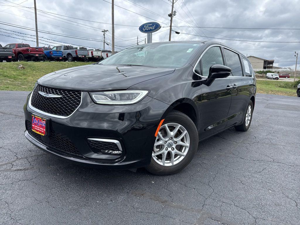 used 2025 Chrysler Pacifica car, priced at $29,631