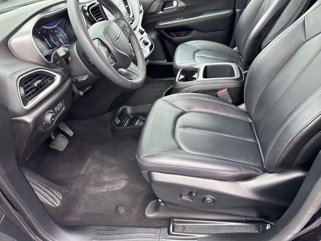 used 2025 Chrysler Pacifica car, priced at $29,494