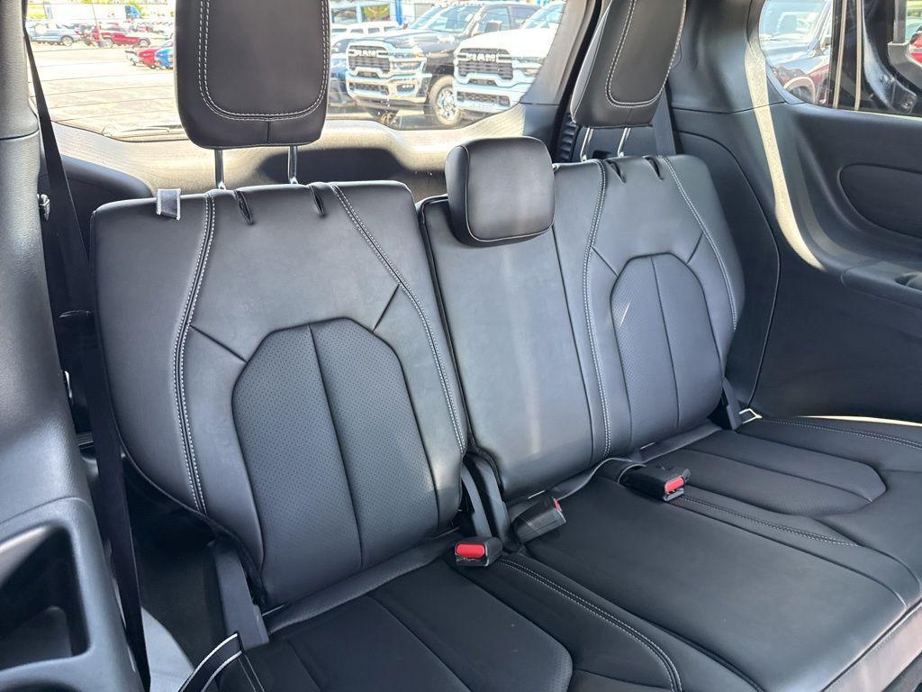 new 2025 Chrysler Pacifica car, priced at $45,620