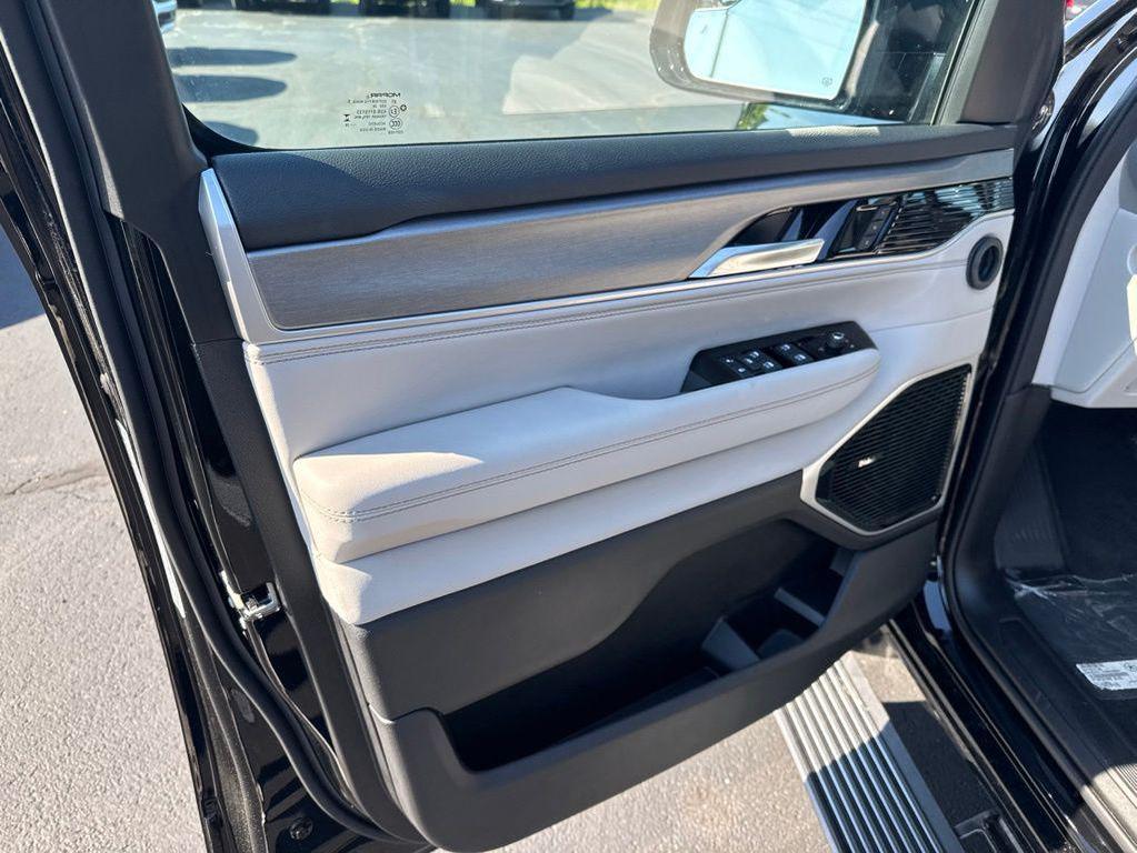 new 2026 Jeep Grand Wagoneer L car, priced at $81,196
