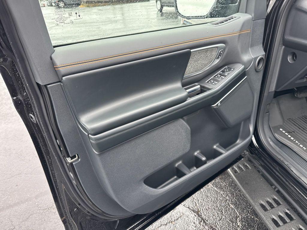 new 2025 Ford Expedition car, priced at $80,566