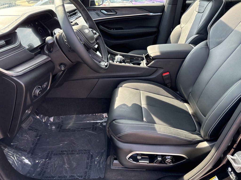 new 2024 Jeep Grand Cherokee L car, priced at $58,159