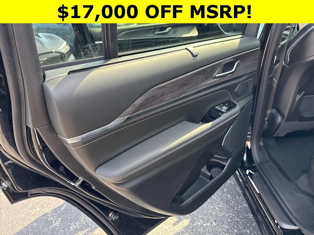 new 2024 Jeep Grand Cherokee L car, priced at $58,159