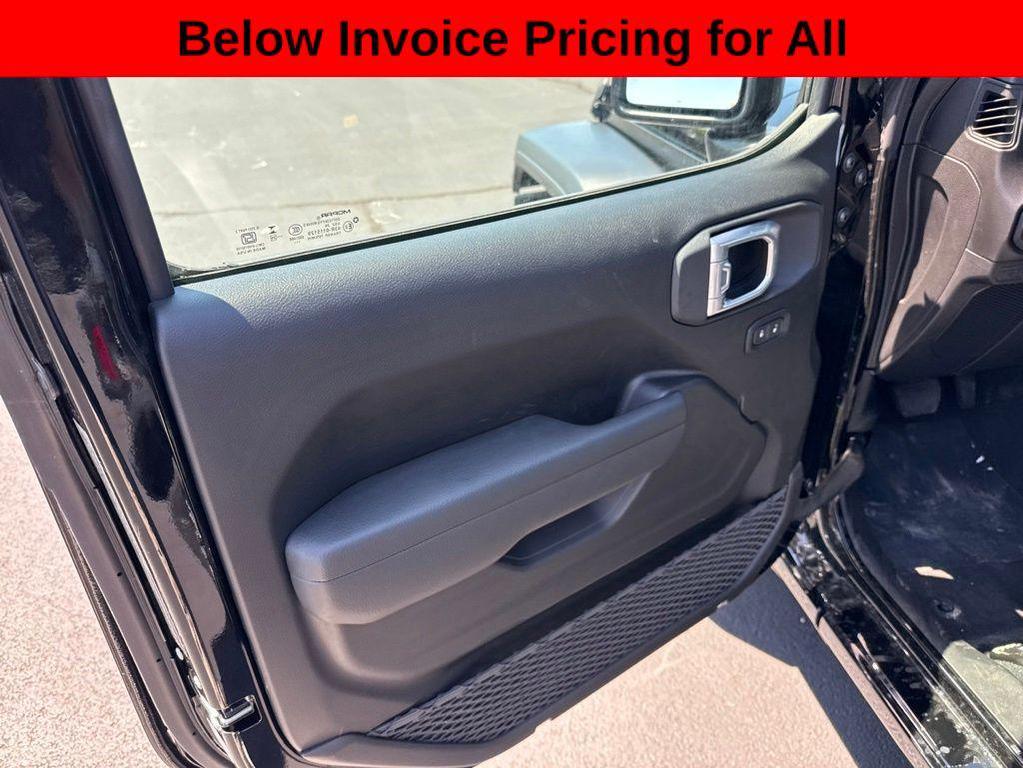 new 2026 Jeep Wrangler car, priced at $45,104