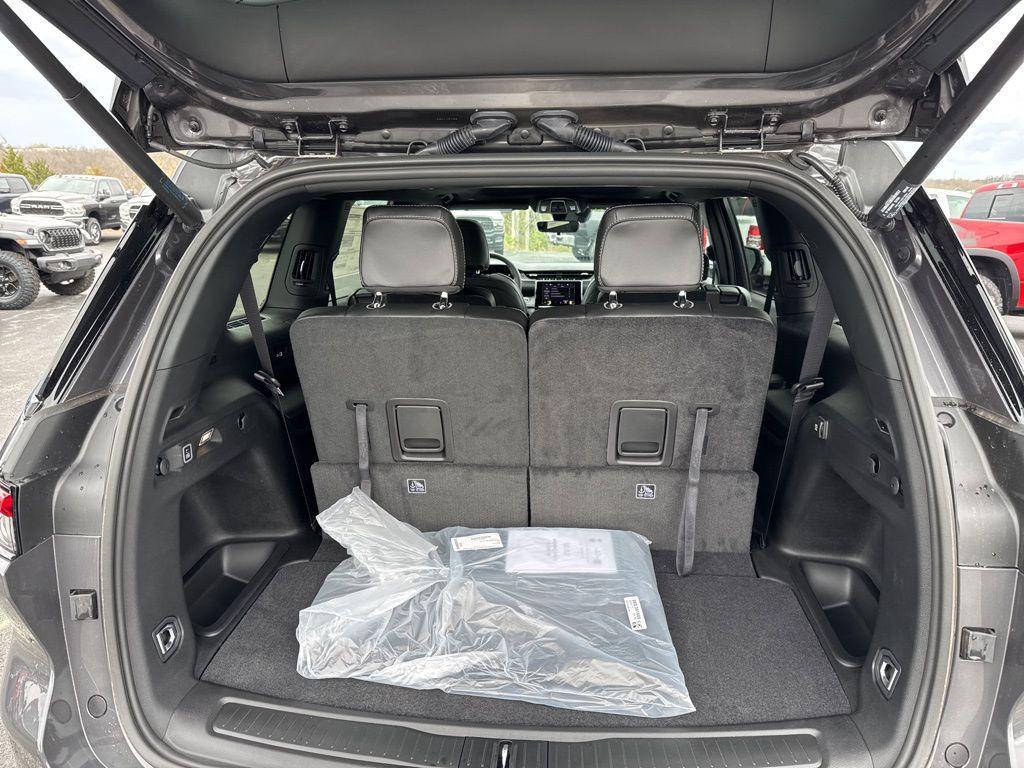 used 2025 Jeep Grand Cherokee L car, priced at $40,433