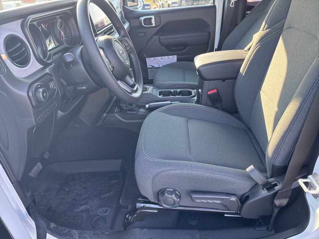 new 2026 Jeep Wrangler car, priced at $41,061