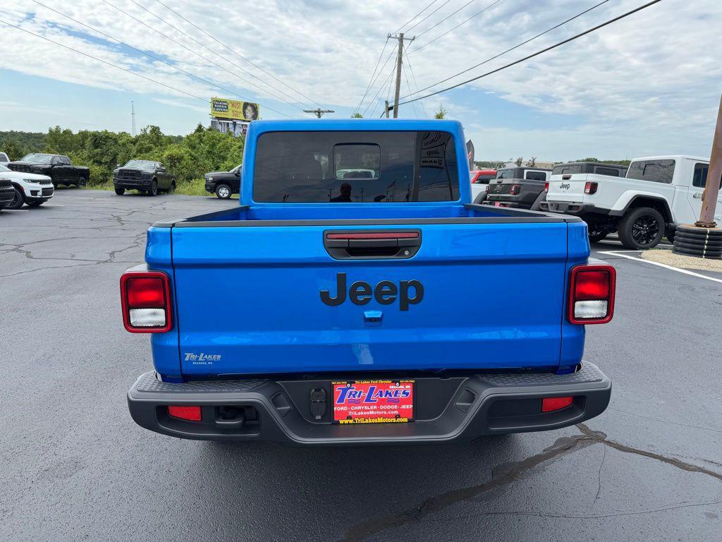 new 2025 Jeep Gladiator car, priced at $45,017