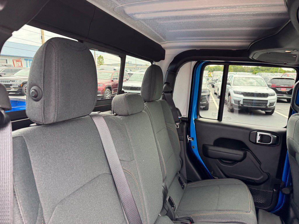 new 2025 Jeep Gladiator car, priced at $42,587