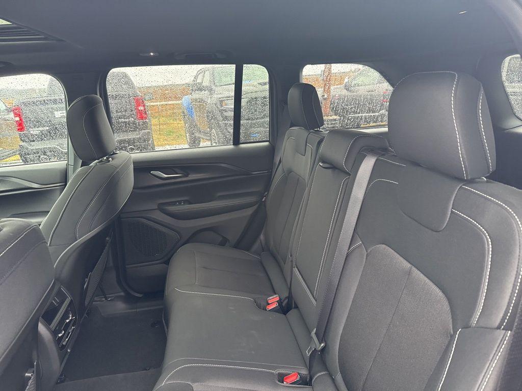 new 2025 Jeep Grand Cherokee car, priced at $41,775