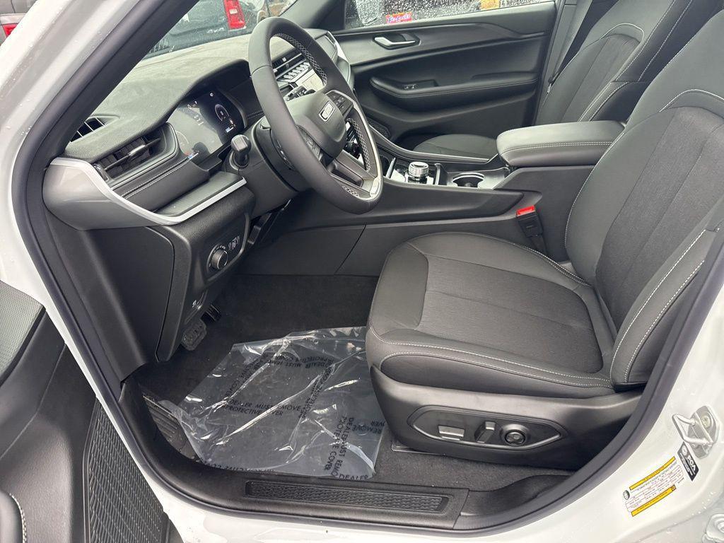 new 2025 Jeep Grand Cherokee car, priced at $41,775