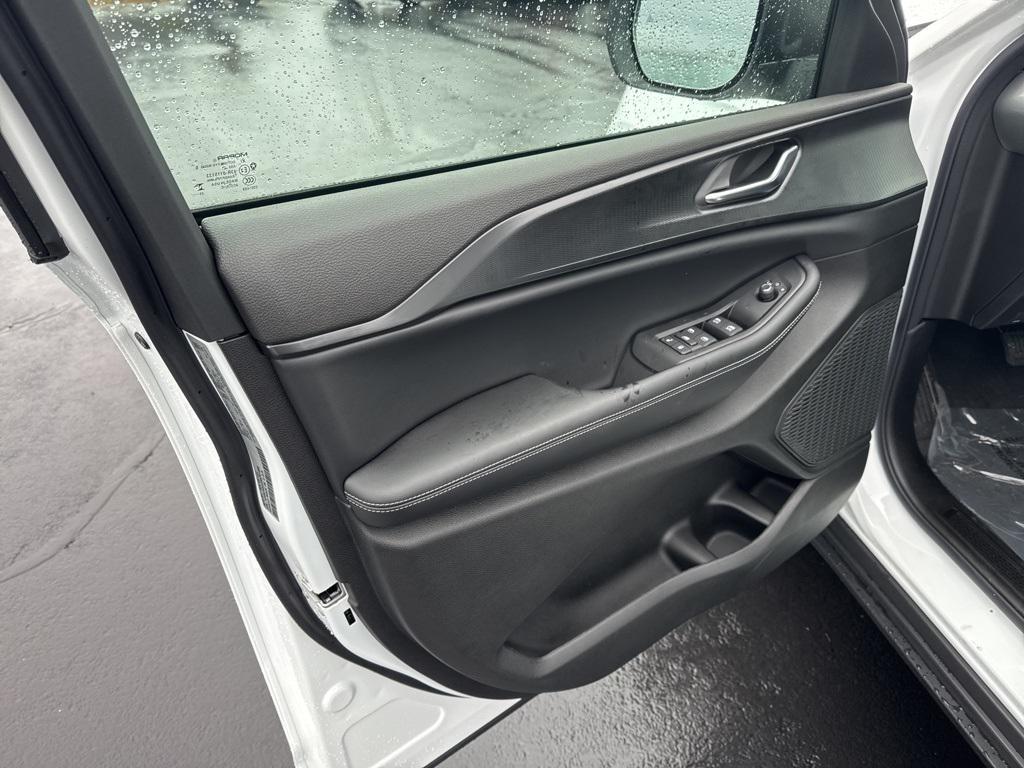 new 2025 Jeep Grand Cherokee car, priced at $38,522