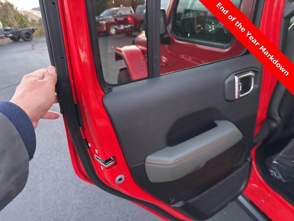 new 2026 Jeep Gladiator car, priced at $60,485