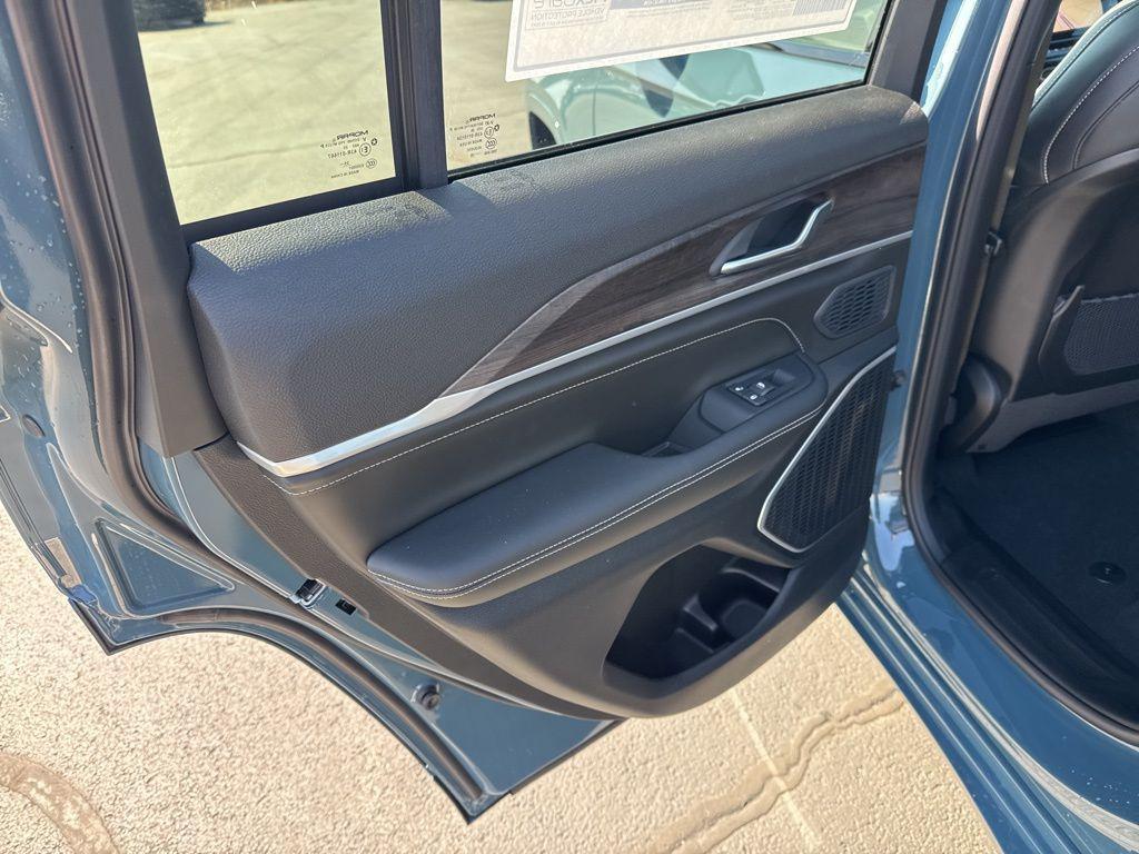 new 2026 Jeep Grand Cherokee car, priced at $56,490