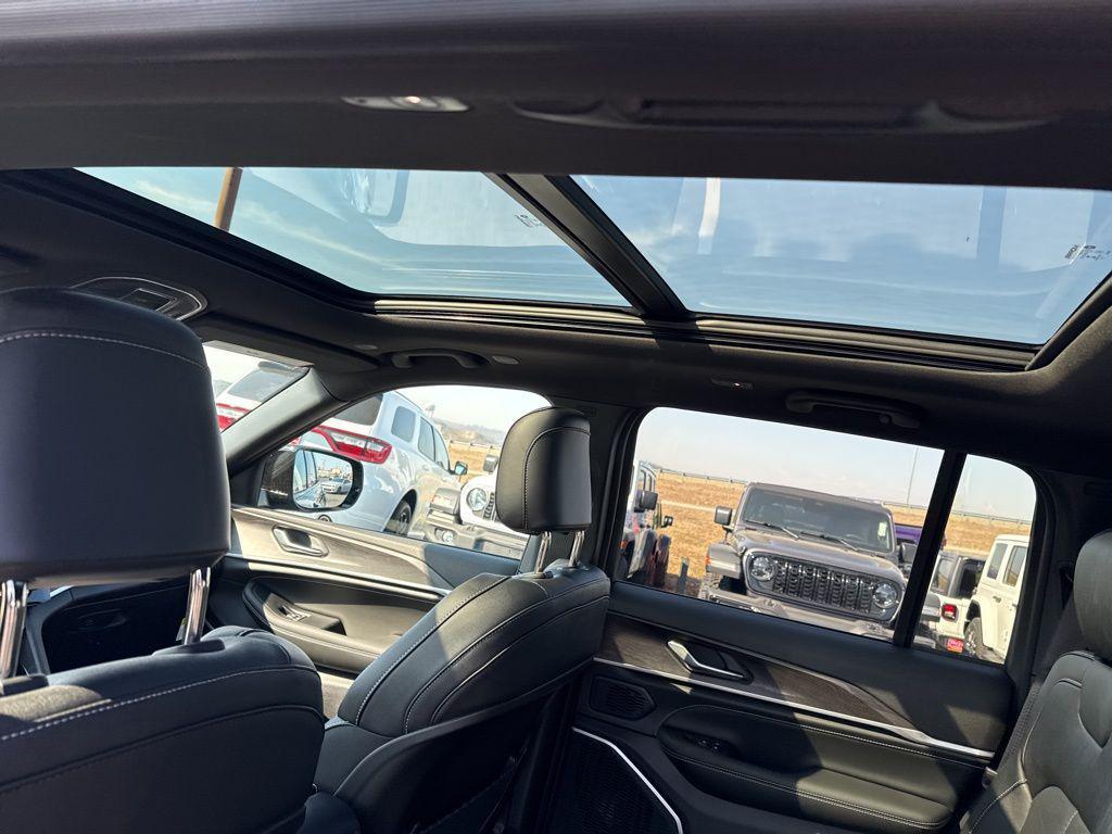 new 2026 Jeep Grand Cherokee car, priced at $56,490