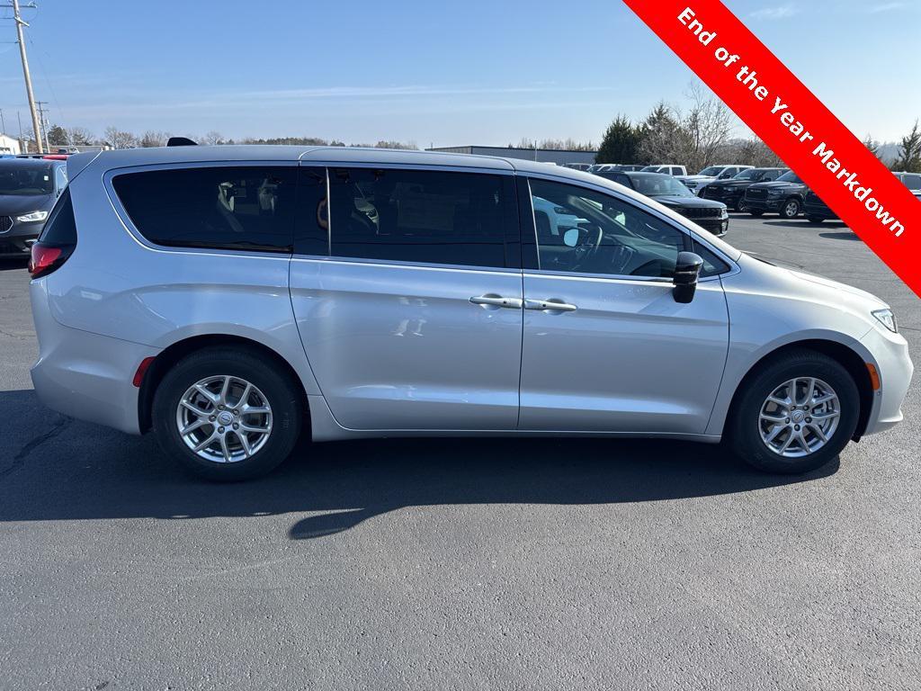 new 2026 Chrysler Pacifica car, priced at $44,496