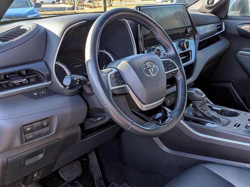 used 2024 Toyota Highlander car, priced at $37,932
