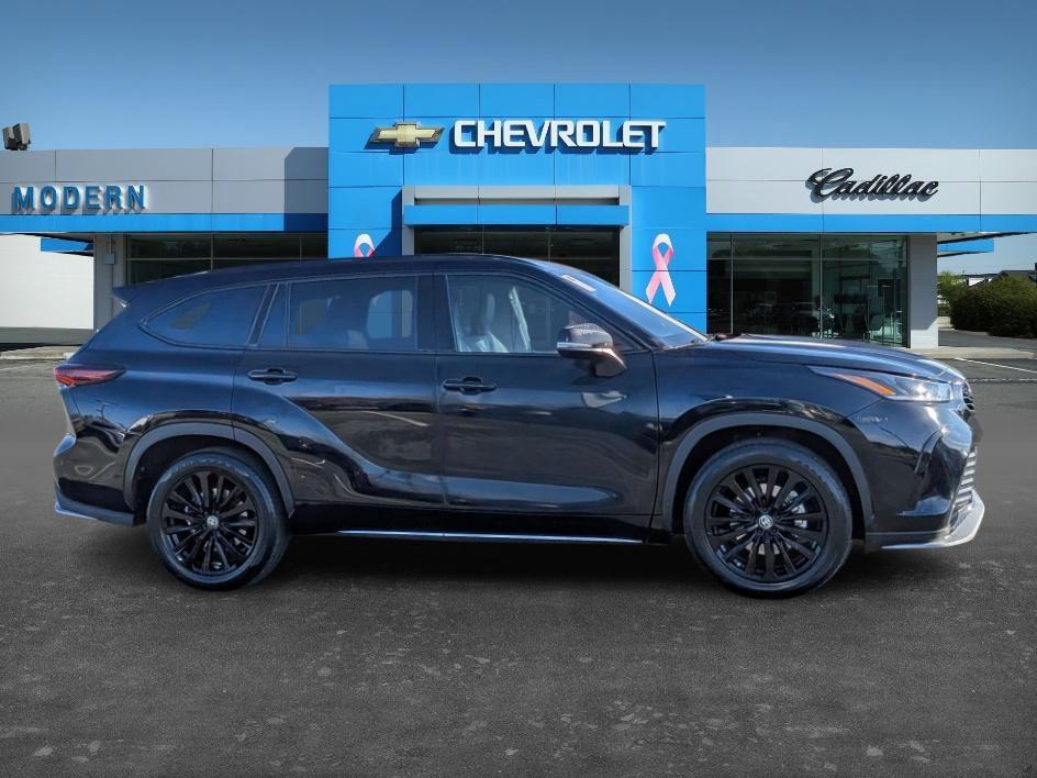 used 2024 Toyota Highlander car, priced at $37,932