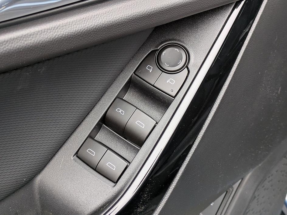 new 2026 Chevrolet Equinox car, priced at $27,289