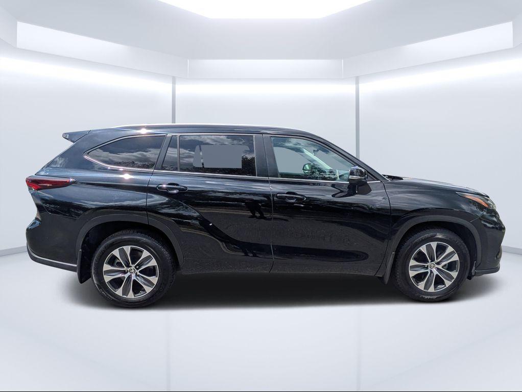 used 2024 Toyota Highlander car, priced at $39,814