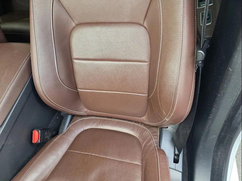 2019 Yulong White Metallic Jaguar XF