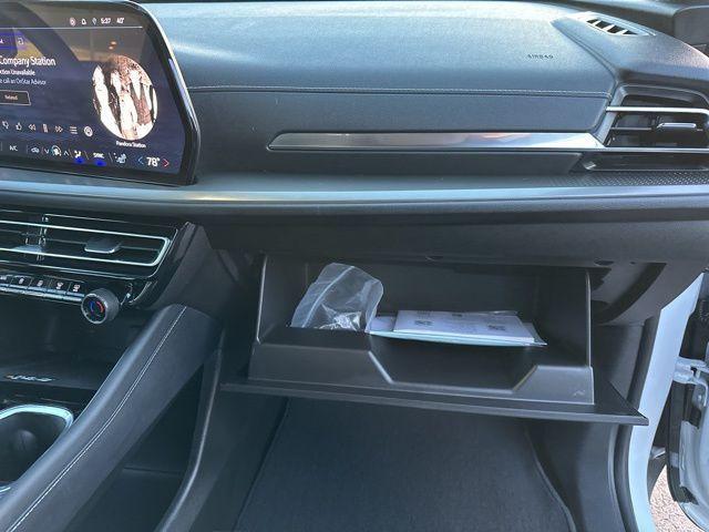 used 2025 Chevrolet Traverse car, priced at $33,890