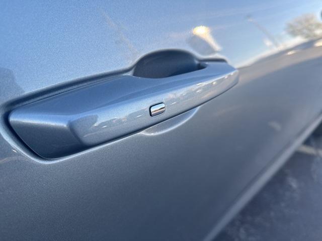 used 2025 Chevrolet Traverse car, priced at $32,800