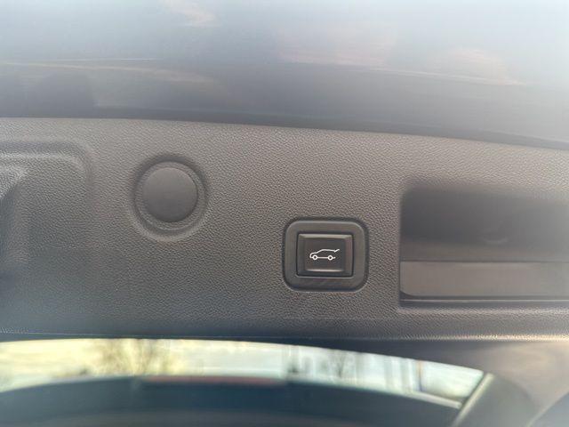 used 2021 Chevrolet Equinox car, priced at $15,895