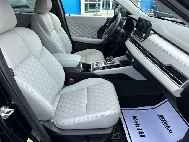 used 2023 Mitsubishi Outlander car, priced at $25,900