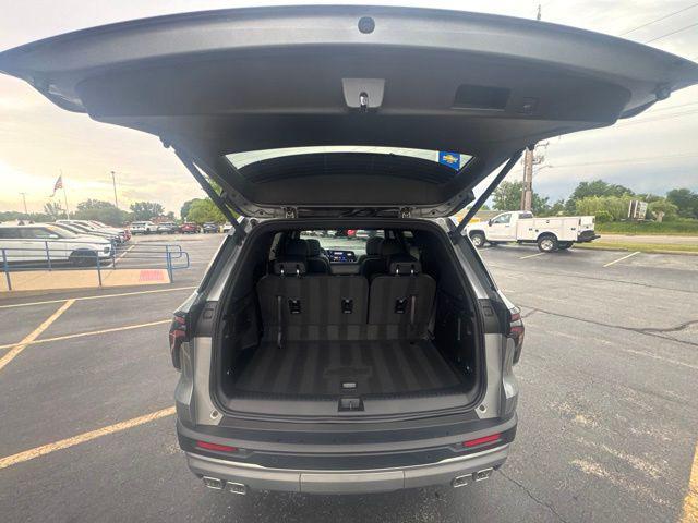 new 2026 Chevrolet Traverse car, priced at $44,922