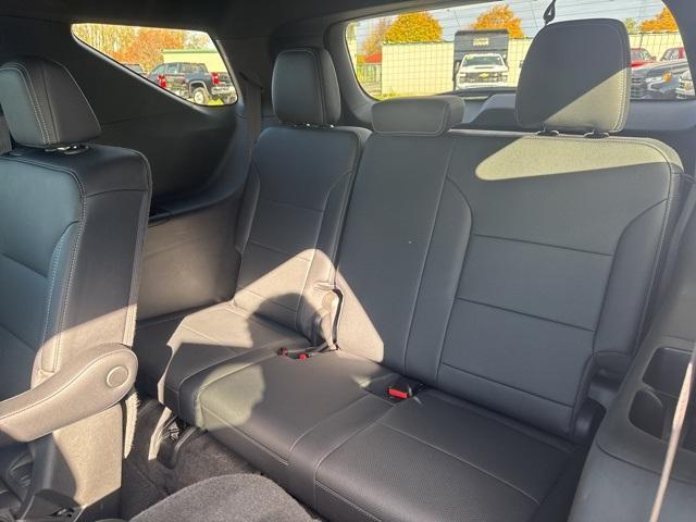 used 2025 Chevrolet Traverse car, priced at $33,900
