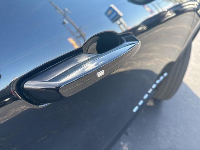 used 2025 Chevrolet Traverse car, priced at $33,900